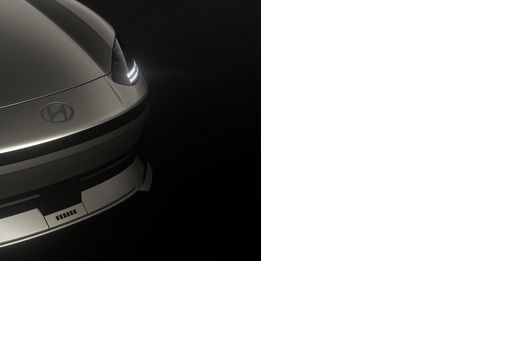 VBrzy, velmi brzy. 🔜 Dlouho očekávaná světová premiéra nového elektrického sedanu Hyundai je za rohem. 🤩 Elegantní a nezaměnitelně jedinečný, to bude zcela nový IONIQ 6. Více info u jednotlivých fotek 👇